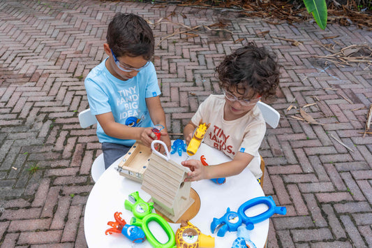 kids using handyfamm tools