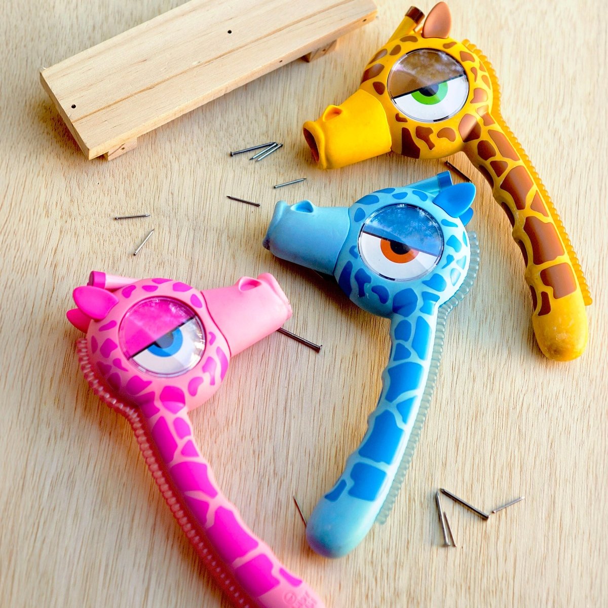 Stretch the Yellow Giraffe Kids Hammer - HandyFamm
